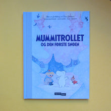 Last inn bildet i Galleri-visningsprogrammet, Mummitrollet og den første snøen
