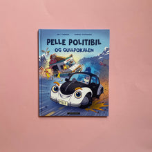 Last inn bildet i Galleri-visningsprogrammet, Pelle politibil og gullpokalen
